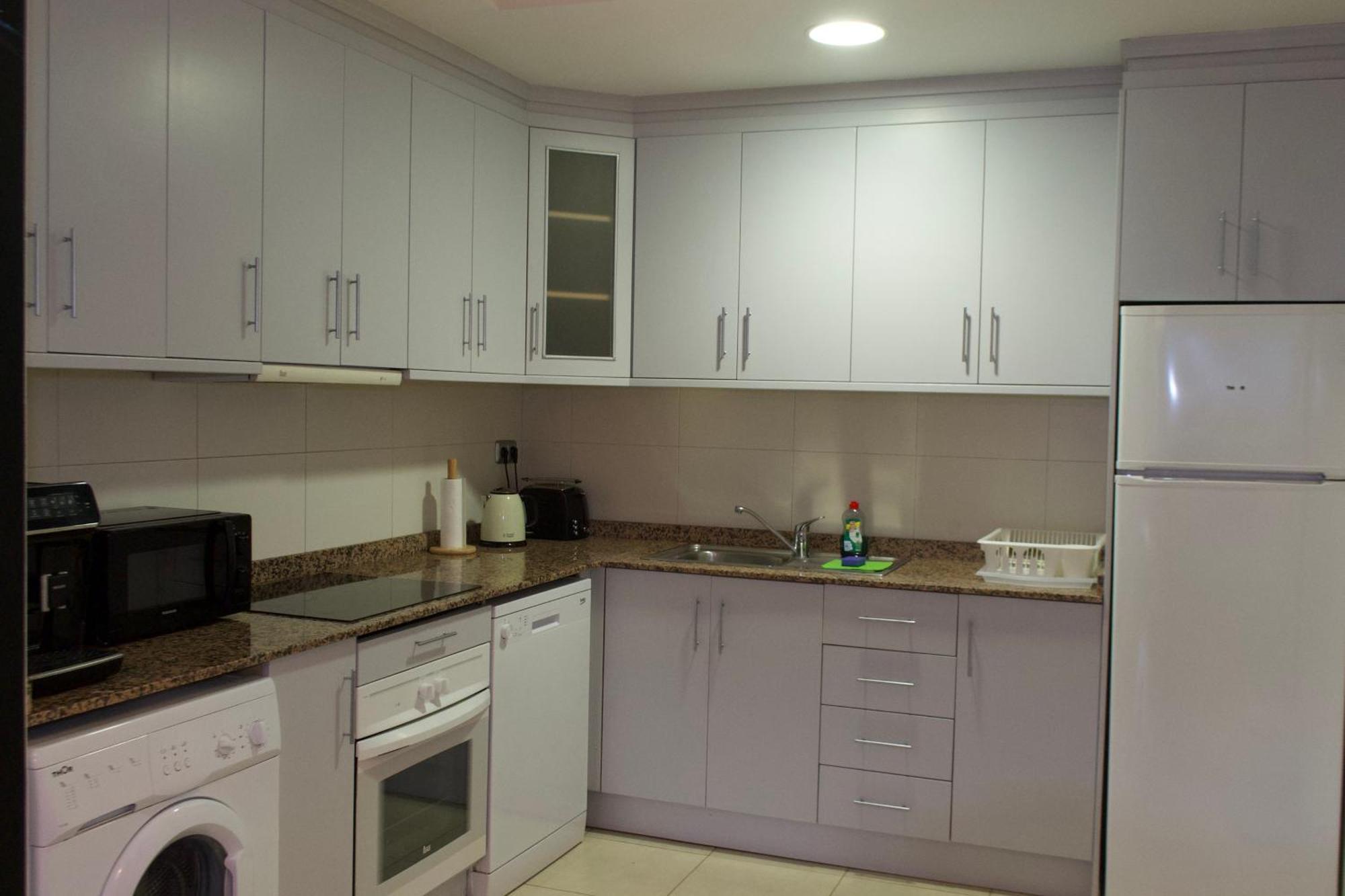 Alicante Apartments Екстер'єр фото
