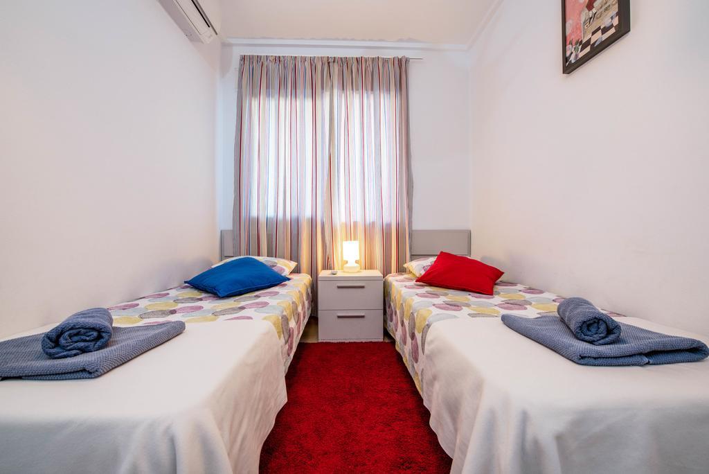 Alicante Apartments Екстер'єр фото